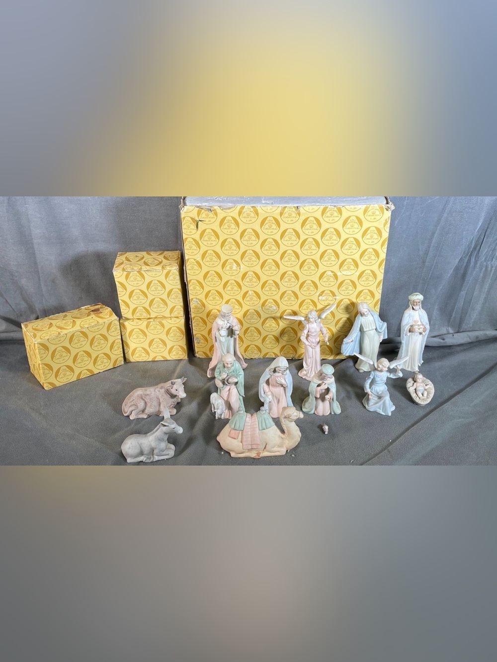 Lefton The Christopher Collection "Spirit of Bethlehem" Nativity Set with stable